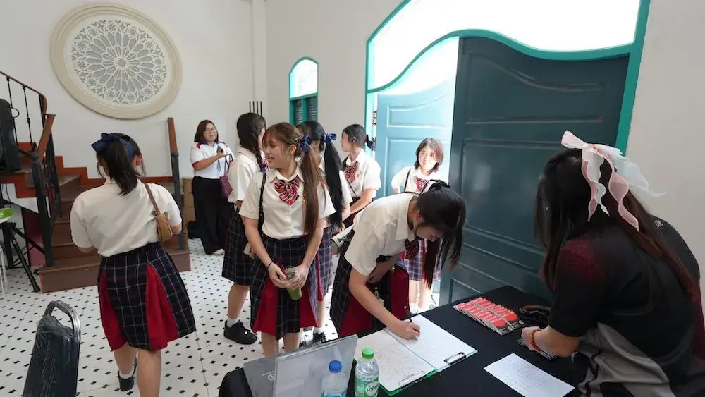 นักเรียนลงทะเบียนเข้าร่วมงาน Hollyland Academy Korat