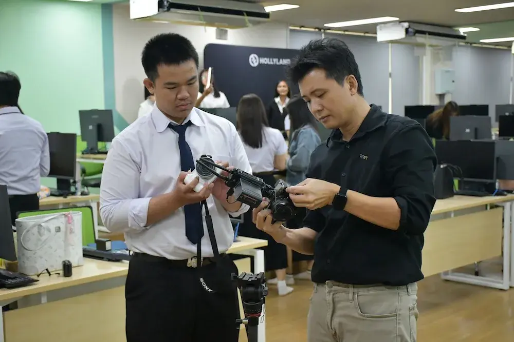 ทีมงาน The Digital STM สาธิตการใช้กล้อง