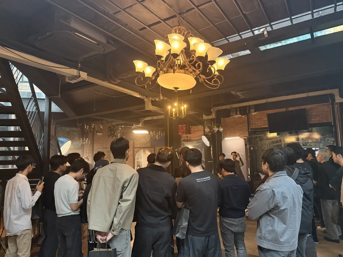 ผู้สื่อข่าวและช่างภาพทดสอบ SONY FX5 Cinema Line ในงาน